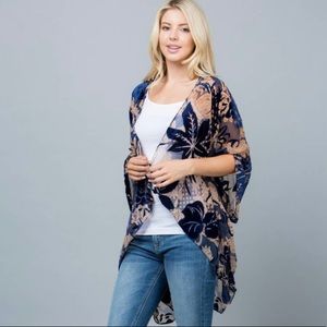 NWT! Stunning Navy Velvet Print Kimono! 🌸🤩